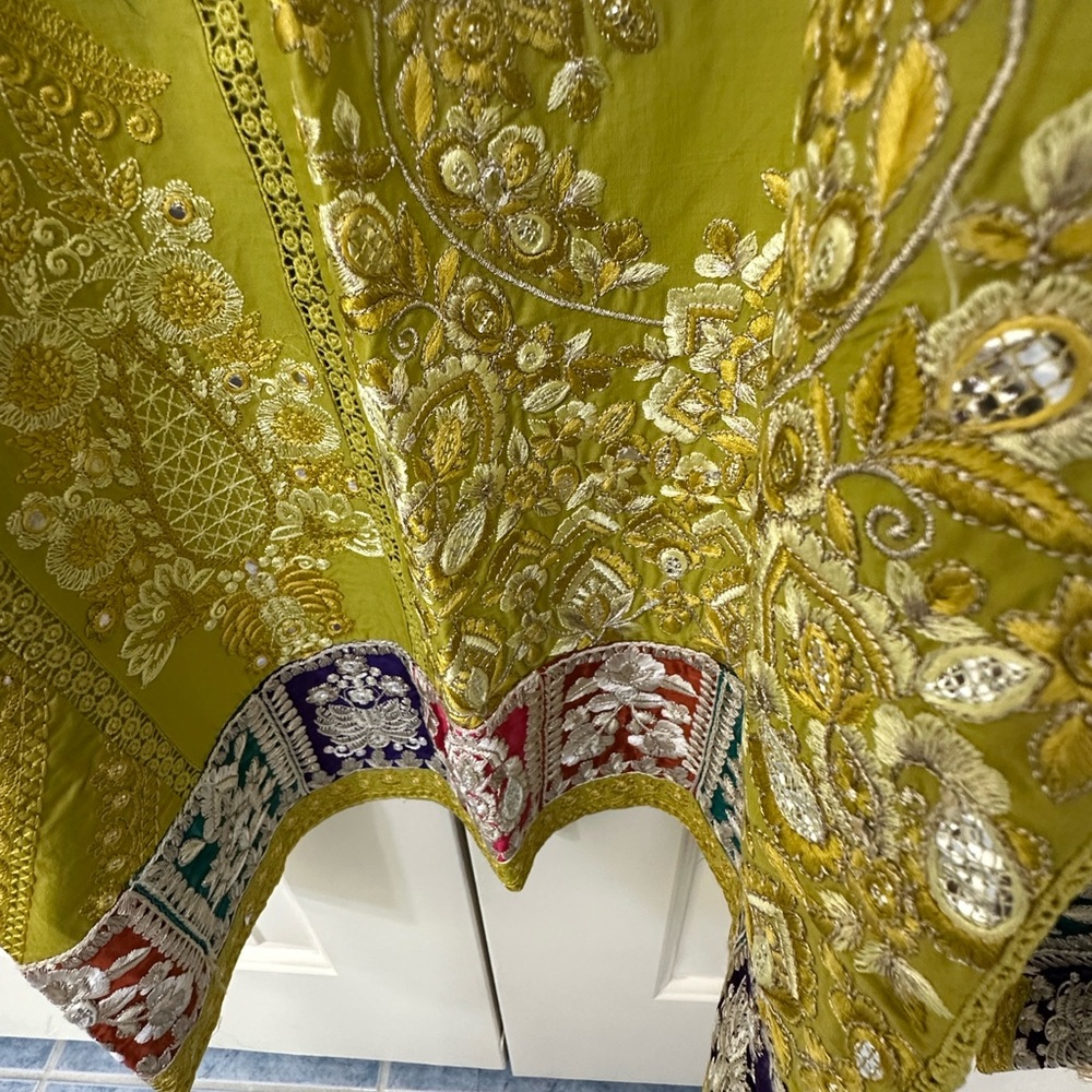 Super Sale‼️Embroidered luxury Green Traditional Outfit by Dikhawa size 24 - Picture 8 of 13